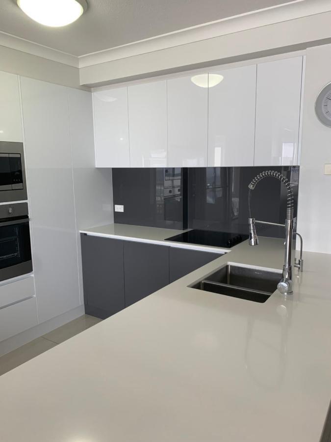 Stunning 2 Bedroom Ocean View Apartment Голд-Кост Екстер'єр фото