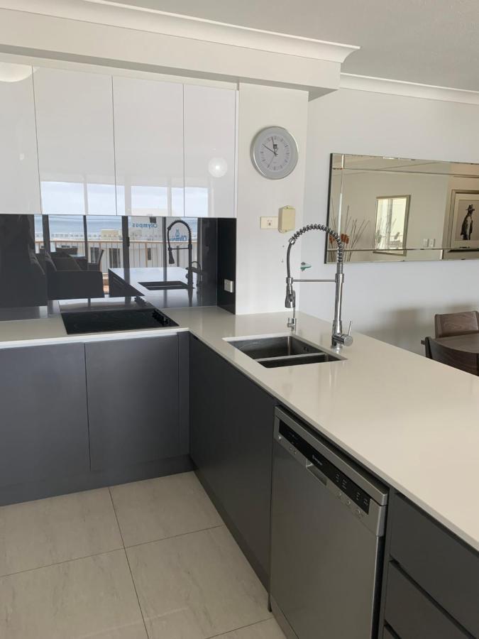 Stunning 2 Bedroom Ocean View Apartment Голд-Кост Екстер'єр фото