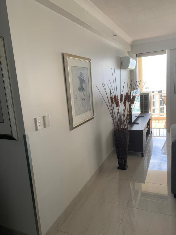 Stunning 2 Bedroom Ocean View Apartment Голд-Кост Екстер'єр фото