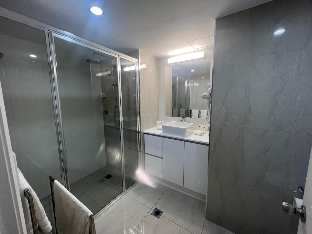 Stunning 2 Bedroom Ocean View Apartment Голд-Кост Екстер'єр фото